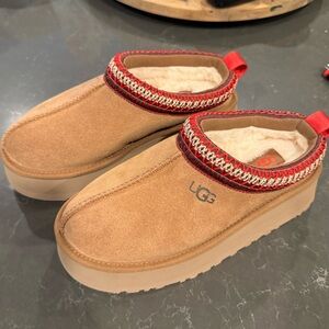 UGG Tazz Platform Slippers, womens size 5 NIB